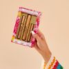 Amazon_ALL_HolidaySet_LashBrowVibes_HandHolding_BeigeBG_0df3_thumbnail